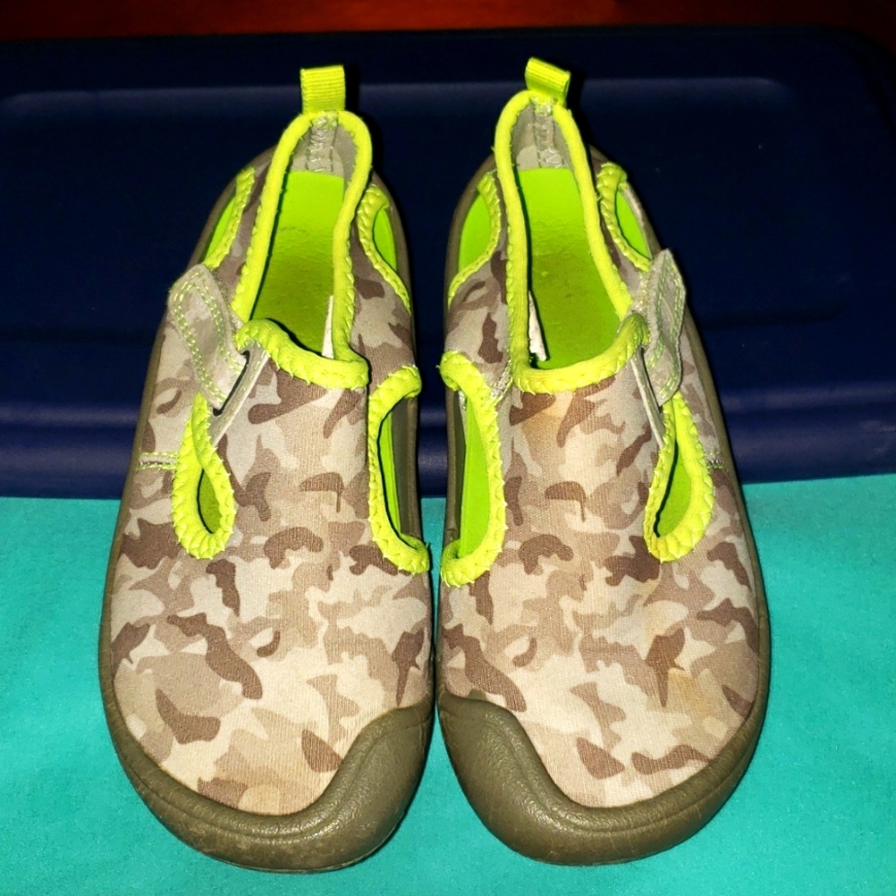3/$25 Camo water shoes